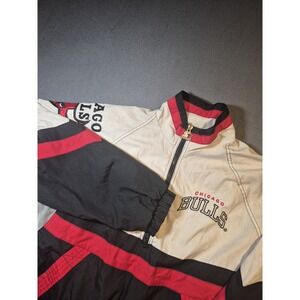 Medium Vintage 90s Starter Chicago Bulls Pullover Windbreaker Jacket NBA Sports